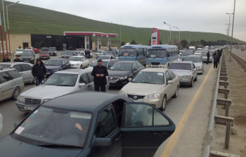 Bakıya gələn yüzlərlə maşın geri qaytarıldı - RƏSMİ