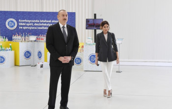 Prezident və birinci xanım maska istehsalı müəssisəsinin AÇILIŞINDA - YENİLƏNİB