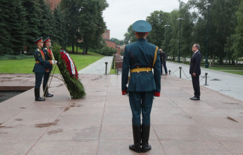 Ceyhun Bayramov naməlum əsgərin məzarını ziyarət edib - FOTO