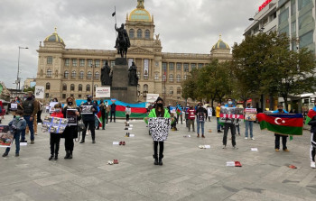 Praqa azərbaycanlı şəhid uşaqların “sahibsiz ayaqqabıları”na şahidlik etdi - FOTO