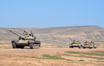 Tank bölmələrinin intensiv döyüş hazırlığı məşğələləri keçirilir - VİDEO
