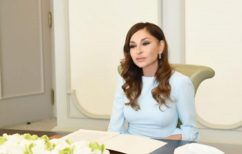 Mehriban Əliyeva Fatma Səttarovanı TƏBRİK ETDİ